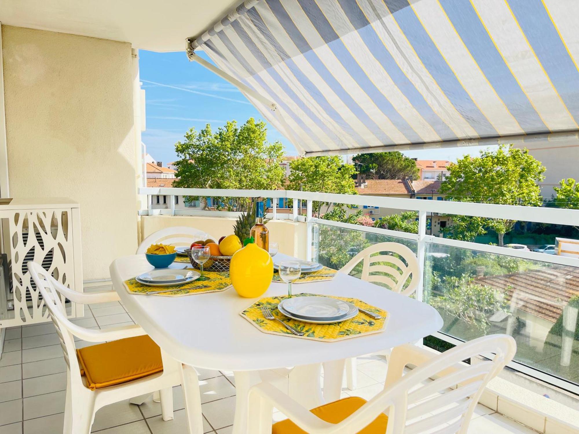 A 300 M De La Plage Apartment *